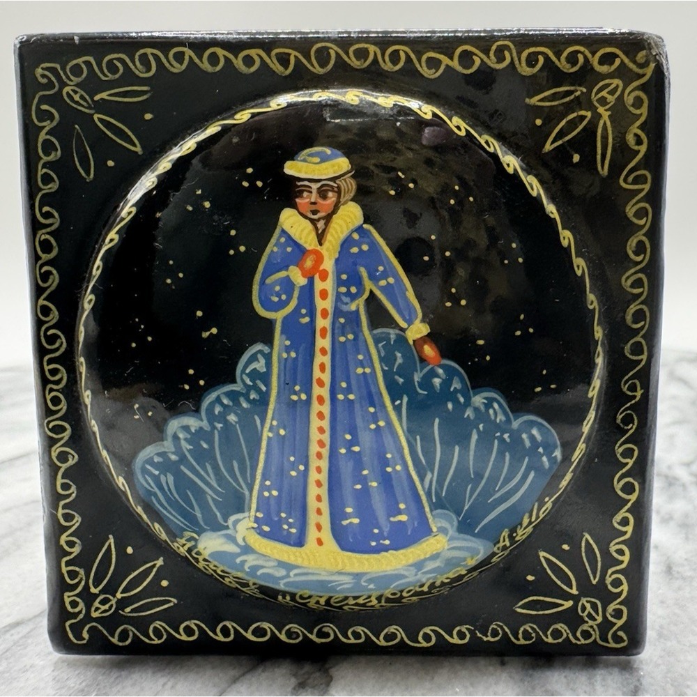 Vintage Hand Painted‎ Folk Art Wooden Trinket Box Black Lacquer Winter Scene 3"